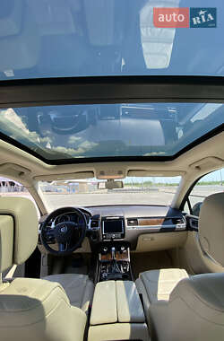 Позашляховик / Кросовер Volkswagen Touareg 2014 в 