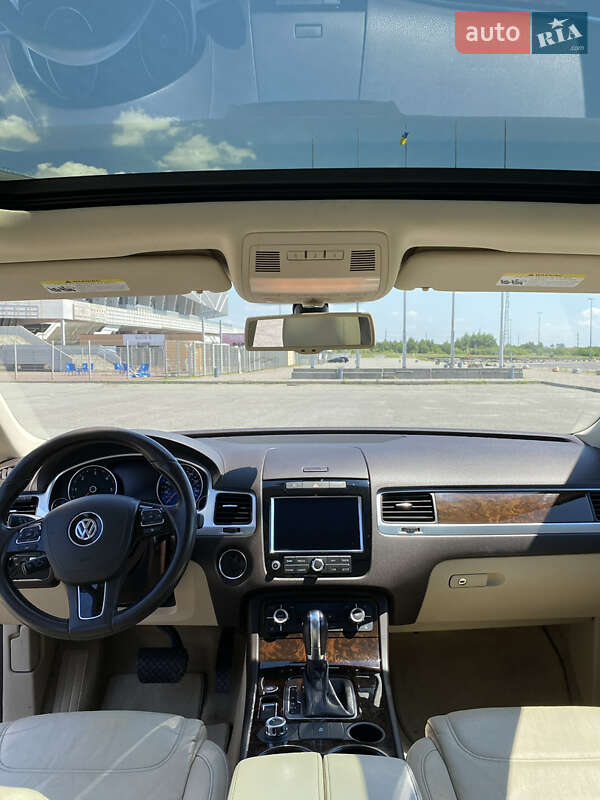 Позашляховик / Кросовер Volkswagen Touareg 2014 в Львові