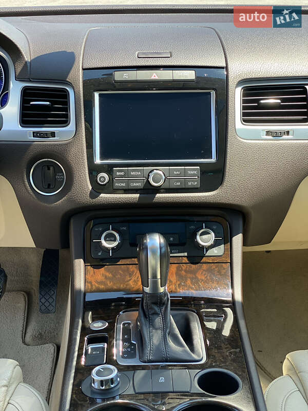 Позашляховик / Кросовер Volkswagen Touareg 2014 в Львові