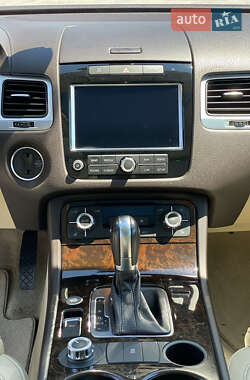 Позашляховик / Кросовер Volkswagen Touareg 2014 в 