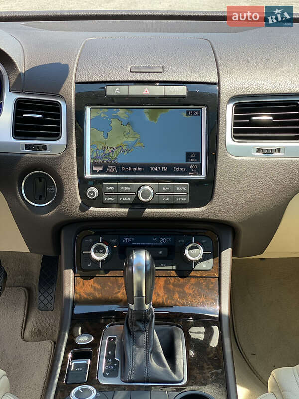 Позашляховик / Кросовер Volkswagen Touareg 2014 в Львові