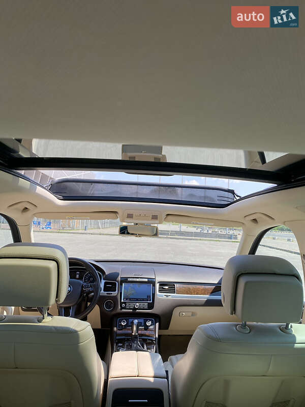 Позашляховик / Кросовер Volkswagen Touareg 2014 в Львові