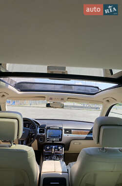Позашляховик / Кросовер Volkswagen Touareg 2014 в 