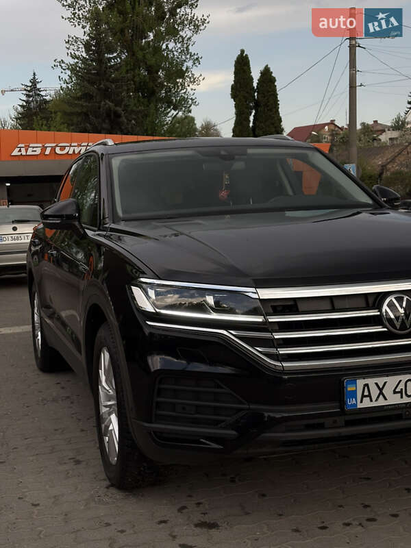 Позашляховик / Кросовер Volkswagen Touareg 2020 в 