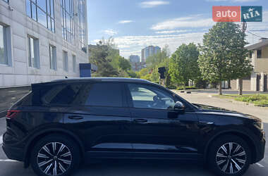 Позашляховик / Кросовер Volkswagen Touareg 2021 в 