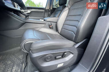 Позашляховик / Кросовер Volkswagen Touareg 2021 в 