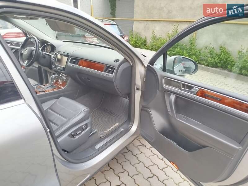 Позашляховик / Кросовер Volkswagen Touareg 2010 в Львові