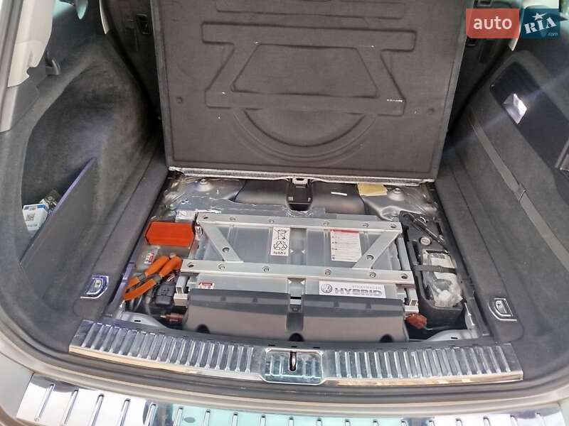 Позашляховик / Кросовер Volkswagen Touareg 2010 в Львові