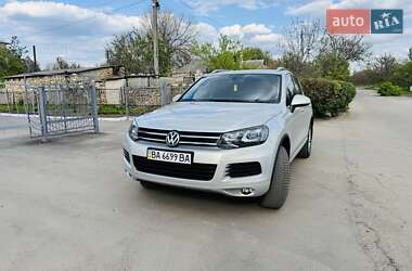 Позашляховик / Кросовер Volkswagen Touareg 2012 в 