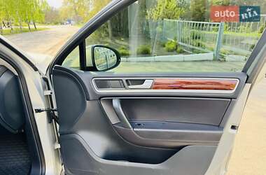 Позашляховик / Кросовер Volkswagen Touareg 2012 в 