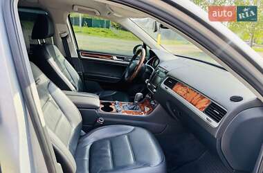 Позашляховик / Кросовер Volkswagen Touareg 2012 в 