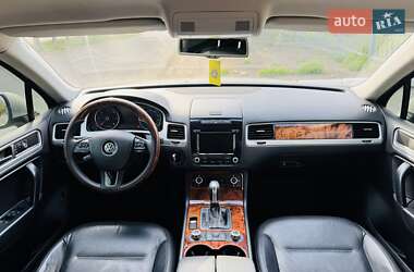 Позашляховик / Кросовер Volkswagen Touareg 2012 в 