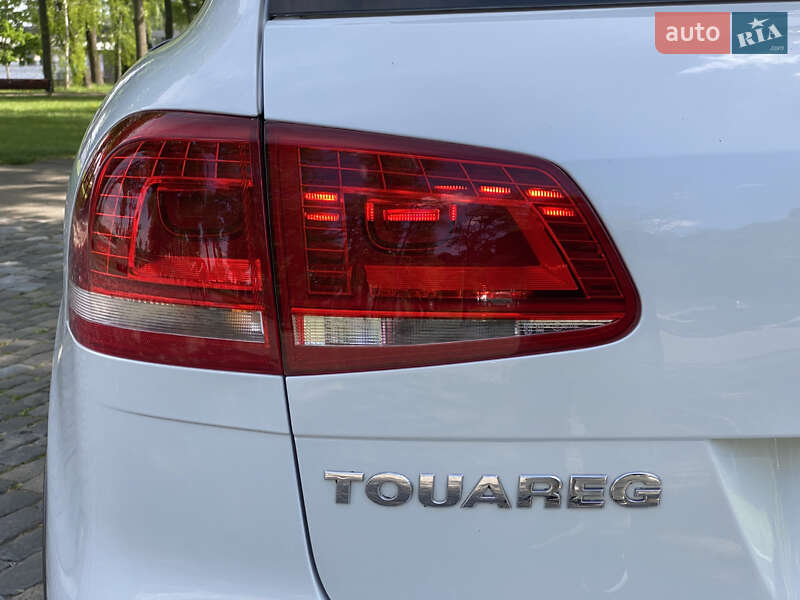 Позашляховик / Кросовер Volkswagen Touareg 2015 в Києві