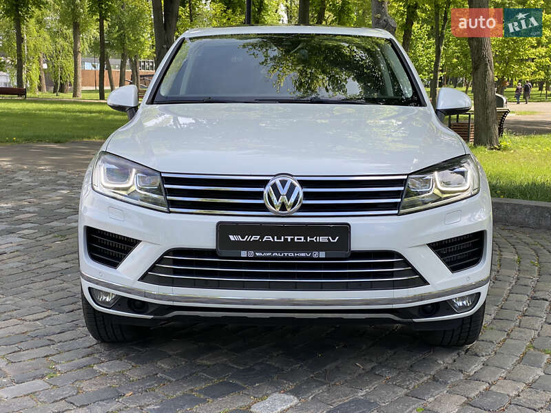 Позашляховик / Кросовер Volkswagen Touareg 2015 в Києві