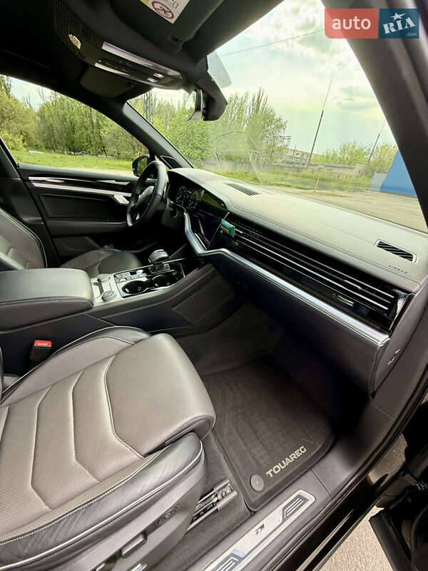 Позашляховик / Кросовер Volkswagen Touareg 2019 в Дніпрі