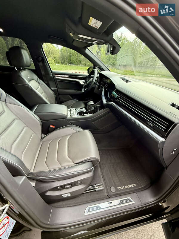 Позашляховик / Кросовер Volkswagen Touareg 2019 в Дніпрі