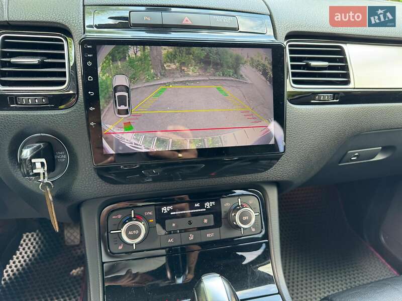 Внедорожник / Кроссовер Volkswagen Touareg 2014 в Киеве