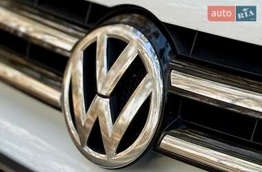 Внедорожник / Кроссовер Volkswagen Touareg 2014 в 