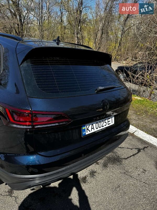 Позашляховик / Кросовер Volkswagen Touareg 2021 в Києві