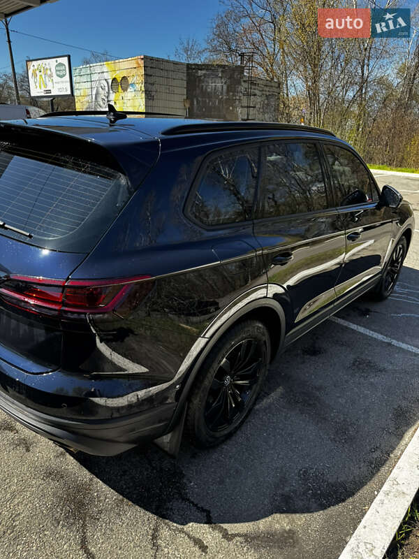 Позашляховик / Кросовер Volkswagen Touareg 2021 в Києві