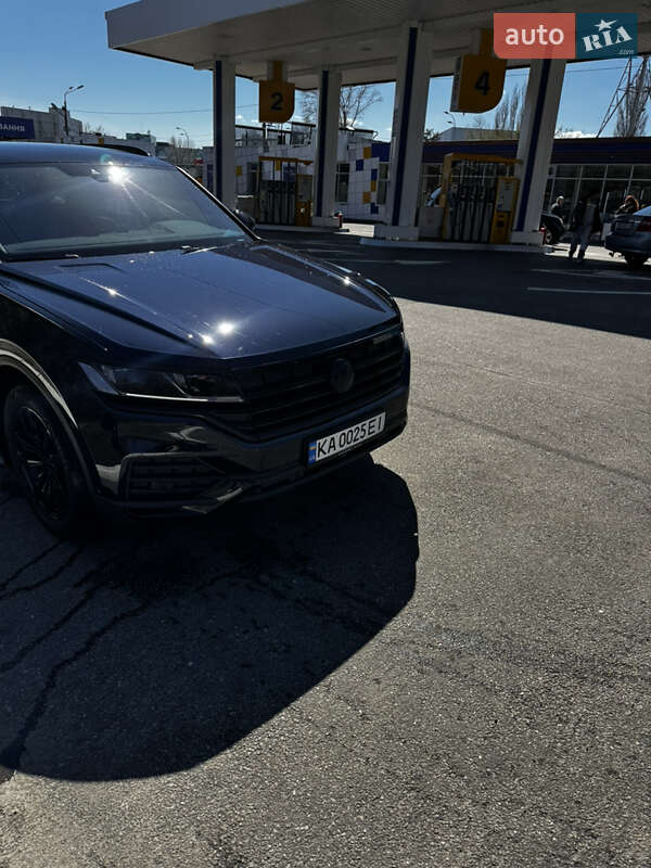 Позашляховик / Кросовер Volkswagen Touareg 2021 в Києві