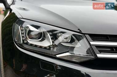 Позашляховик / Кросовер Volkswagen Touareg 2010 в 