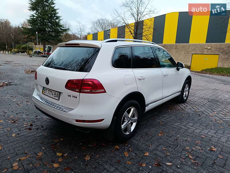 Позашляховик / Кросовер Volkswagen Touareg 2014 в Херсоні