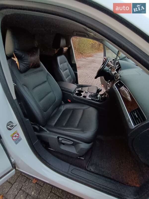 Позашляховик / Кросовер Volkswagen Touareg 2014 в Херсоні