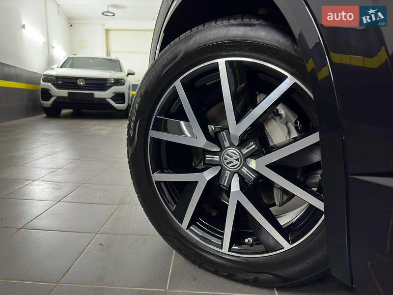Позашляховик / Кросовер Volkswagen Touareg 2019 в Козятині