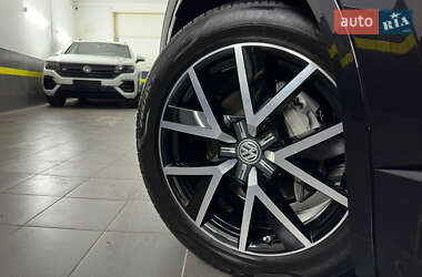 Внедорожник / Кроссовер Volkswagen Touareg 2019 в 