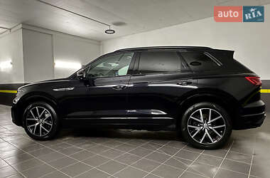 Внедорожник / Кроссовер Volkswagen Touareg 2019 в 