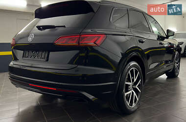 Внедорожник / Кроссовер Volkswagen Touareg 2019 в 
