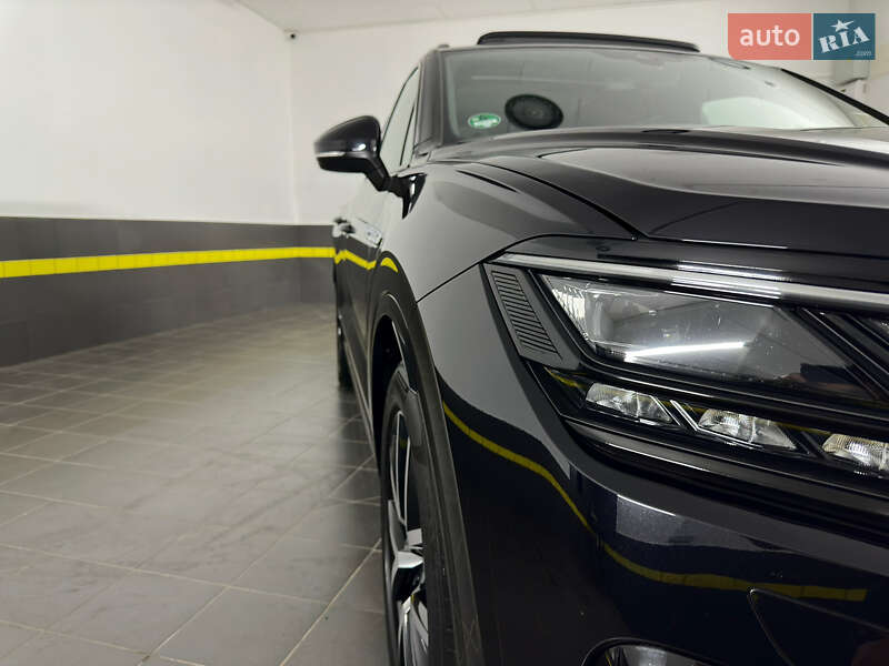 Позашляховик / Кросовер Volkswagen Touareg 2019 в Козятині