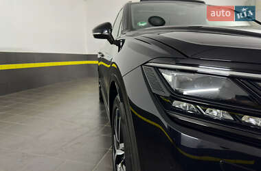 Внедорожник / Кроссовер Volkswagen Touareg 2019 в 