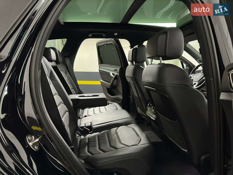 Позашляховик / Кросовер Volkswagen Touareg 2019 в Козятині