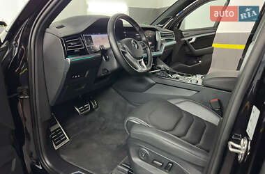 Внедорожник / Кроссовер Volkswagen Touareg 2019 в 