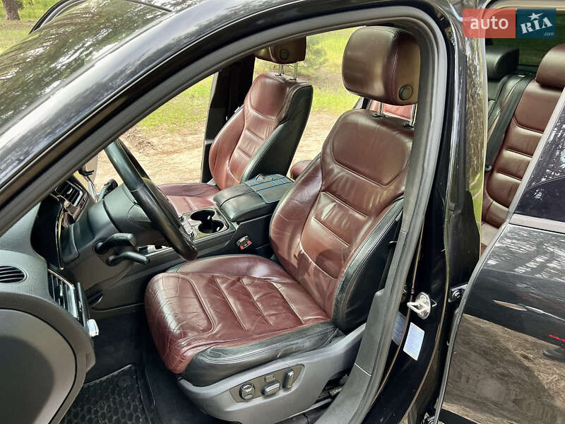 Позашляховик / Кросовер Volkswagen Touareg 2010 в Кременчуці