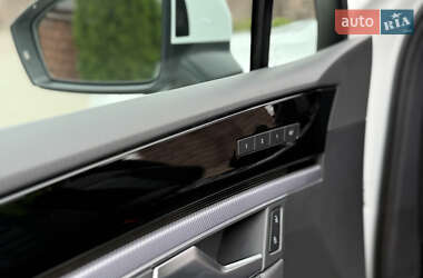 Позашляховик / Кросовер Volkswagen Touareg 2022 в 