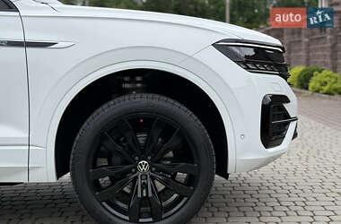 Позашляховик / Кросовер Volkswagen Touareg 2022 в 