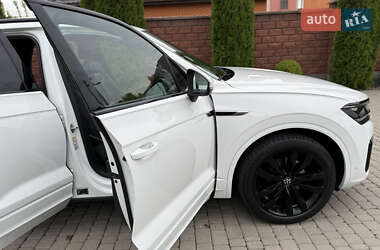 Позашляховик / Кросовер Volkswagen Touareg 2022 в 