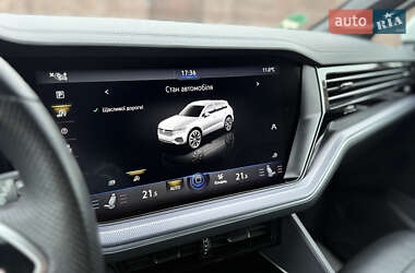Позашляховик / Кросовер Volkswagen Touareg 2022 в 