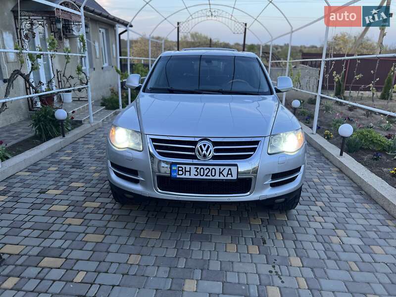 Позашляховик / Кросовер Volkswagen Touareg 2009 в Сараті