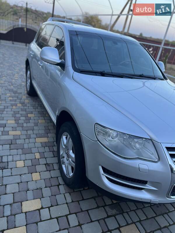 Позашляховик / Кросовер Volkswagen Touareg 2009 в Сараті