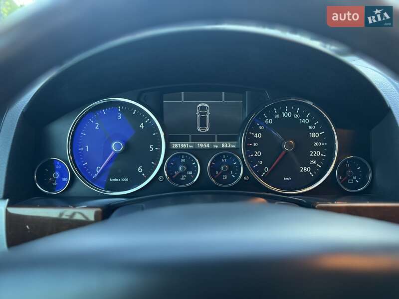 Позашляховик / Кросовер Volkswagen Touareg 2009 в Сараті