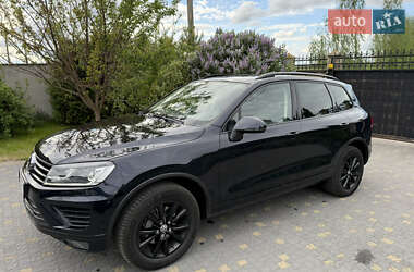 Позашляховик / Кросовер Volkswagen Touareg 2015 в 