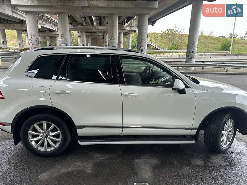 Внедорожник / Кроссовер Volkswagen Touareg 2014 в Одессе