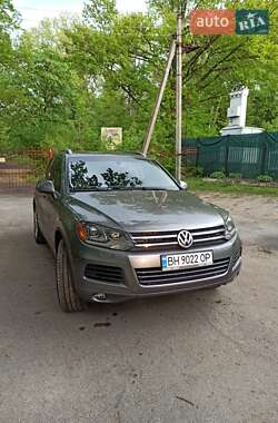 Внедорожник / Кроссовер Volkswagen Touareg 2012 в 