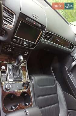 Внедорожник / Кроссовер Volkswagen Touareg 2012 в 