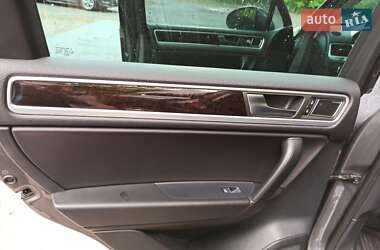 Внедорожник / Кроссовер Volkswagen Touareg 2012 в 