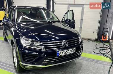 Позашляховик / Кросовер Volkswagen Touareg 2015 в Запоріжжі